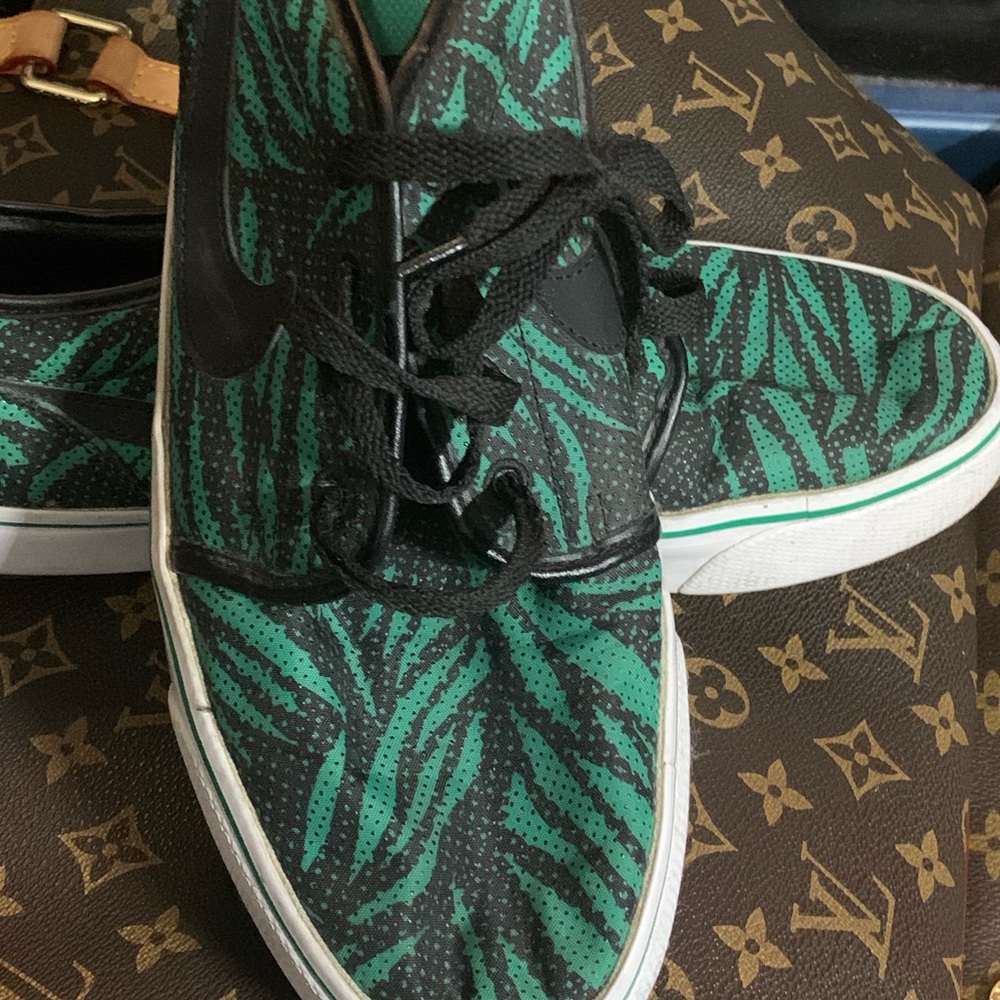 Nike low quarter sneakers